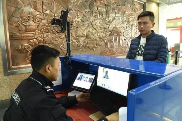 西藏各機(jī)場采用人證合一對(duì)比提高旅客的過檢速度